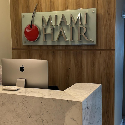 A Miami Hair é a clínica de implante capilar indicada para você realizar o seu procedimento. 