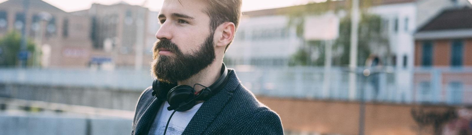 Aumente sua confiança por meio do implante de barba. 